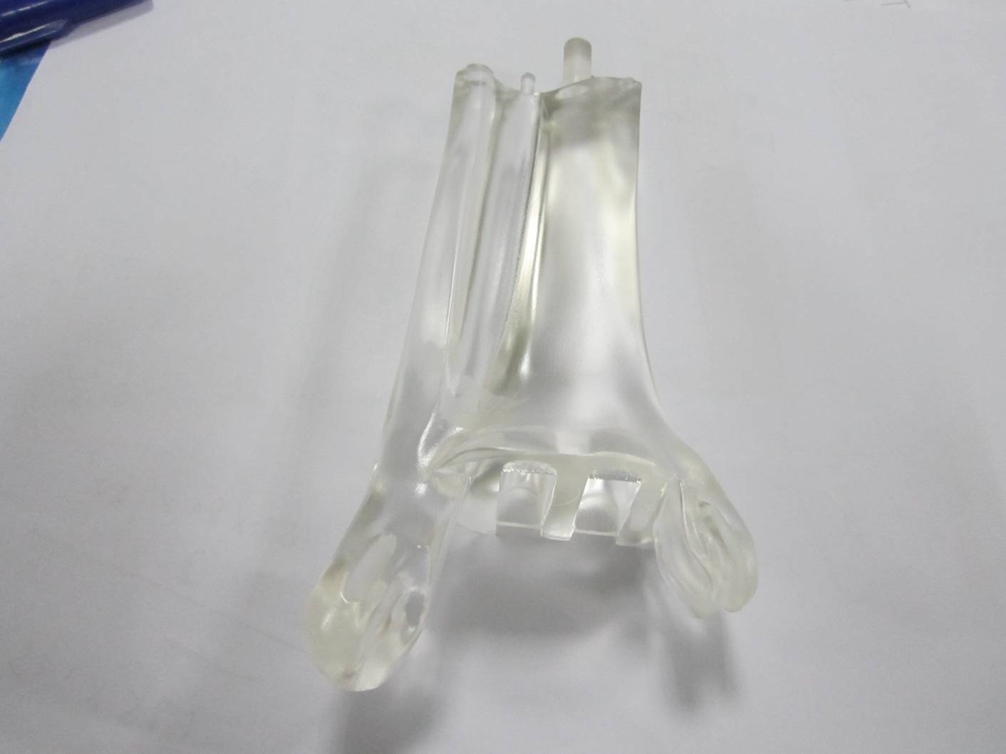 致天講解：水晶ab膠固化后看到固化塊里面有一絲絲的現(xiàn)象什么原因？